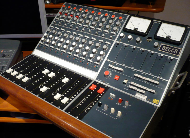 4. Small Neve Classic Desks