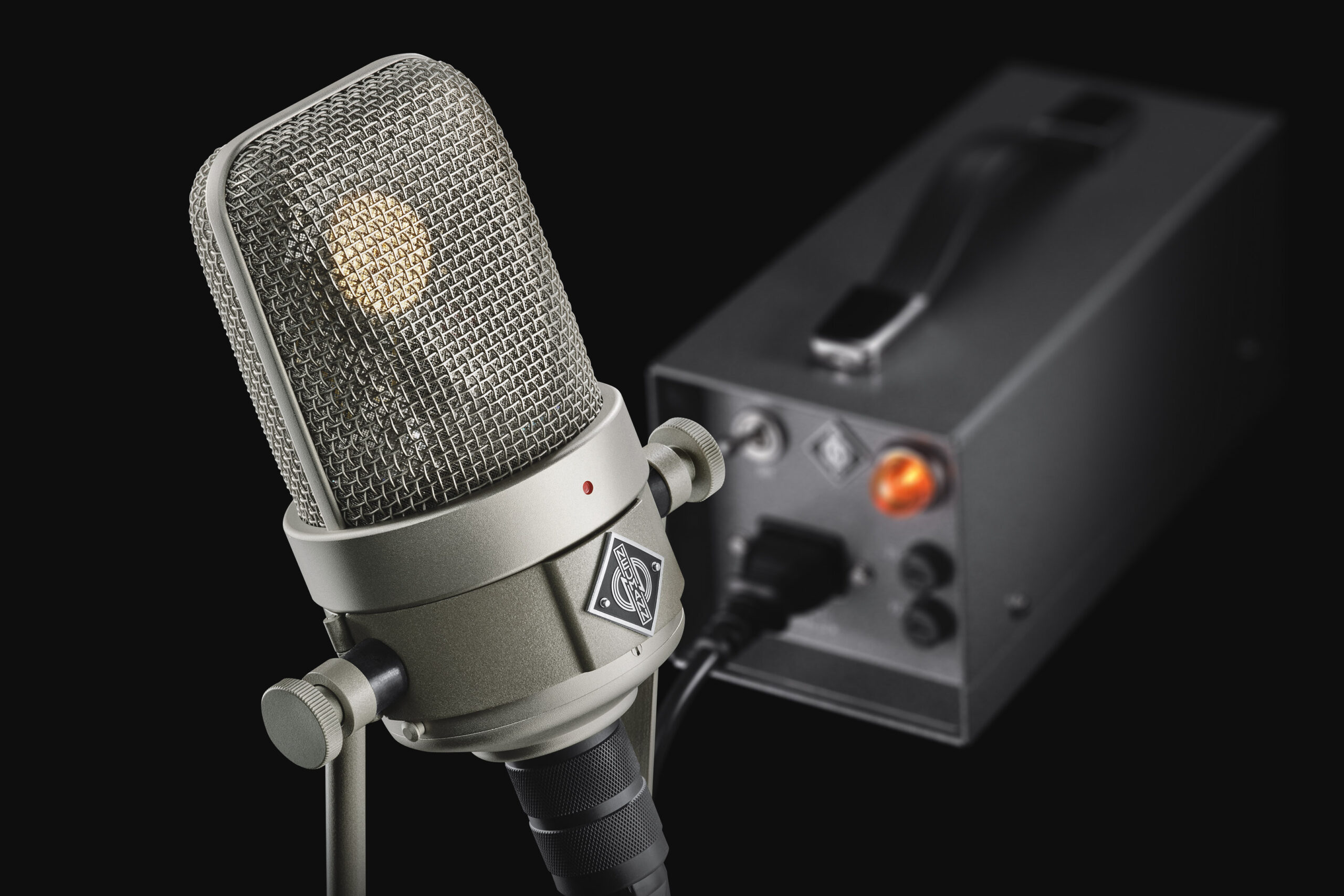 Neumann M-49-V-With-Power-Supply-Top-View_Neumann-Studio-Tube-Microphone_MR